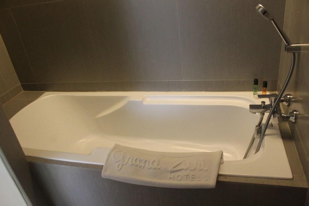 Hotel The Zhm Premiere